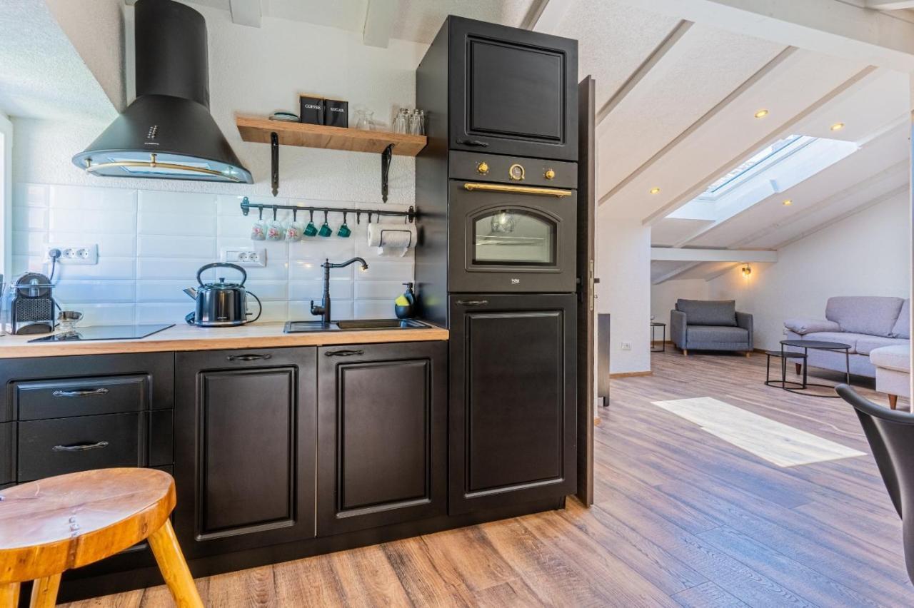 Rose Apartment Cres