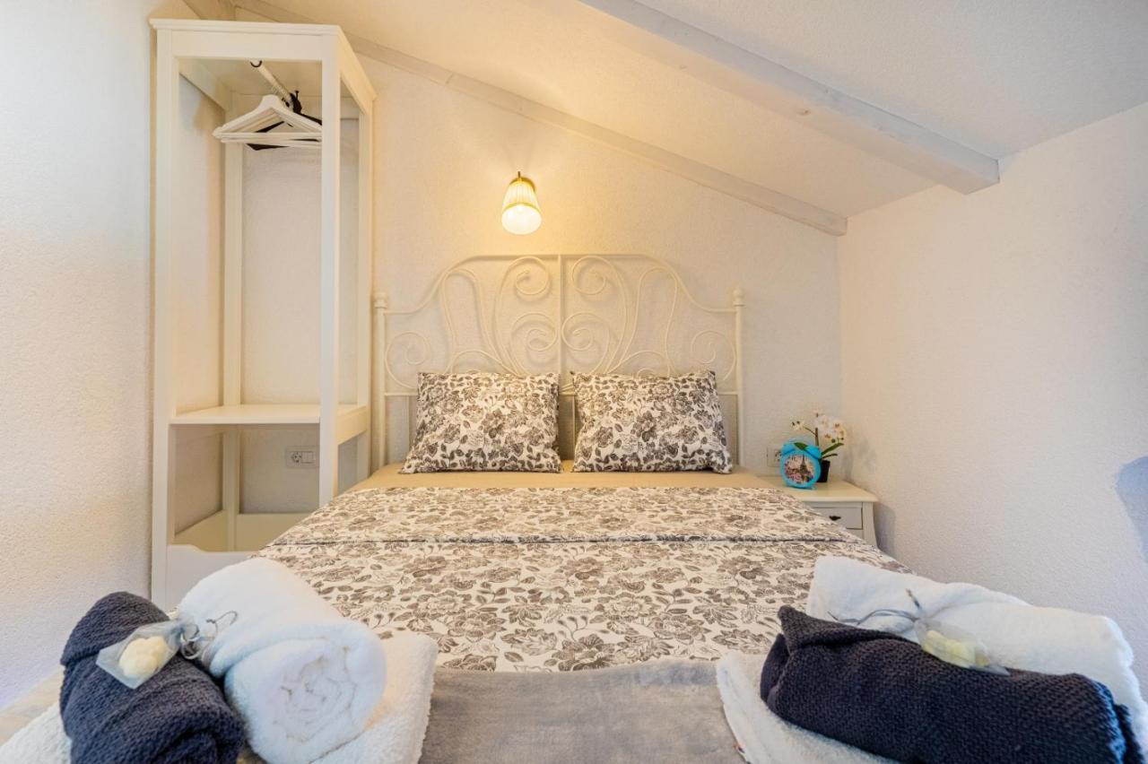 Rose Apartment *