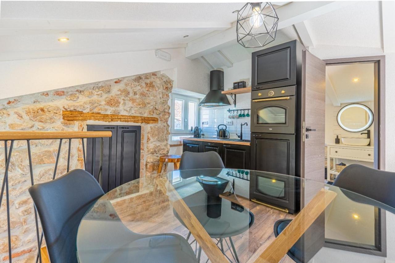 Rose Apartment